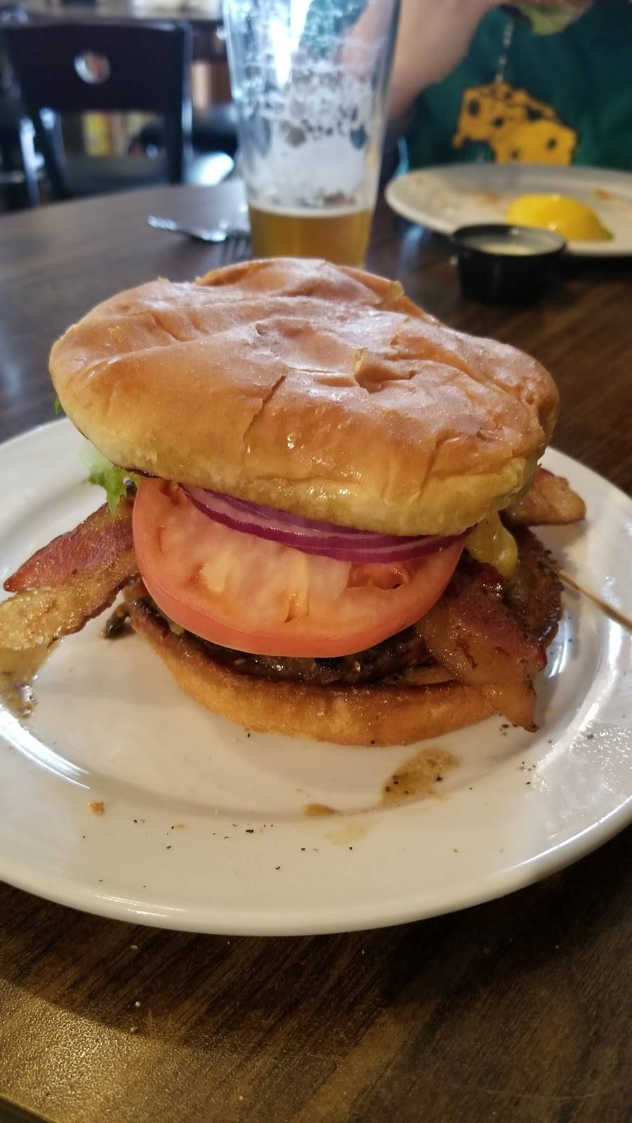 Ervs Mug | restaurant | 130 W Ryan Rd, Oak Creek, WI 53154, USA | 4147625010 OR +1 414-762-5010