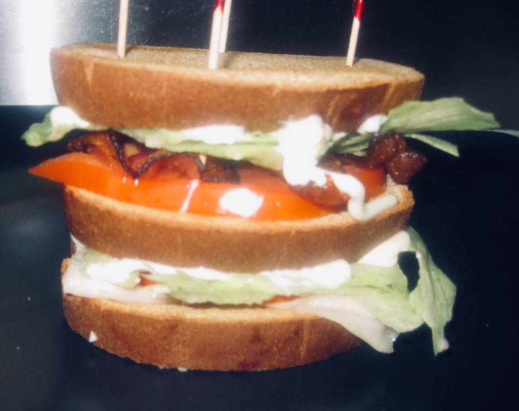 Pizzaway | restaurant | 2430 Dougall Ave, Windsor, ON N8X 1T2, Canada | 5192507770 OR +1 519-250-7770