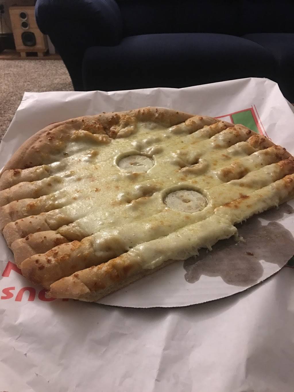 Uncle Bills Pizza | restaurant | 1407 E Locust St, Davenport, IA 52803, USA | 5633228600 OR +1 563-322-8600