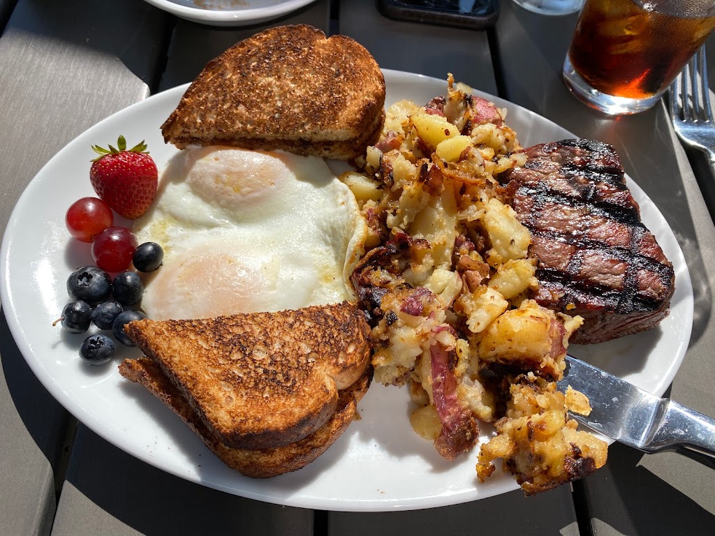 Burtons on the Bay | restaurant | 7715 Alpine Rd, Egg Harbor, WI 54209, USA | 9208683000 OR +1 920-868-3000