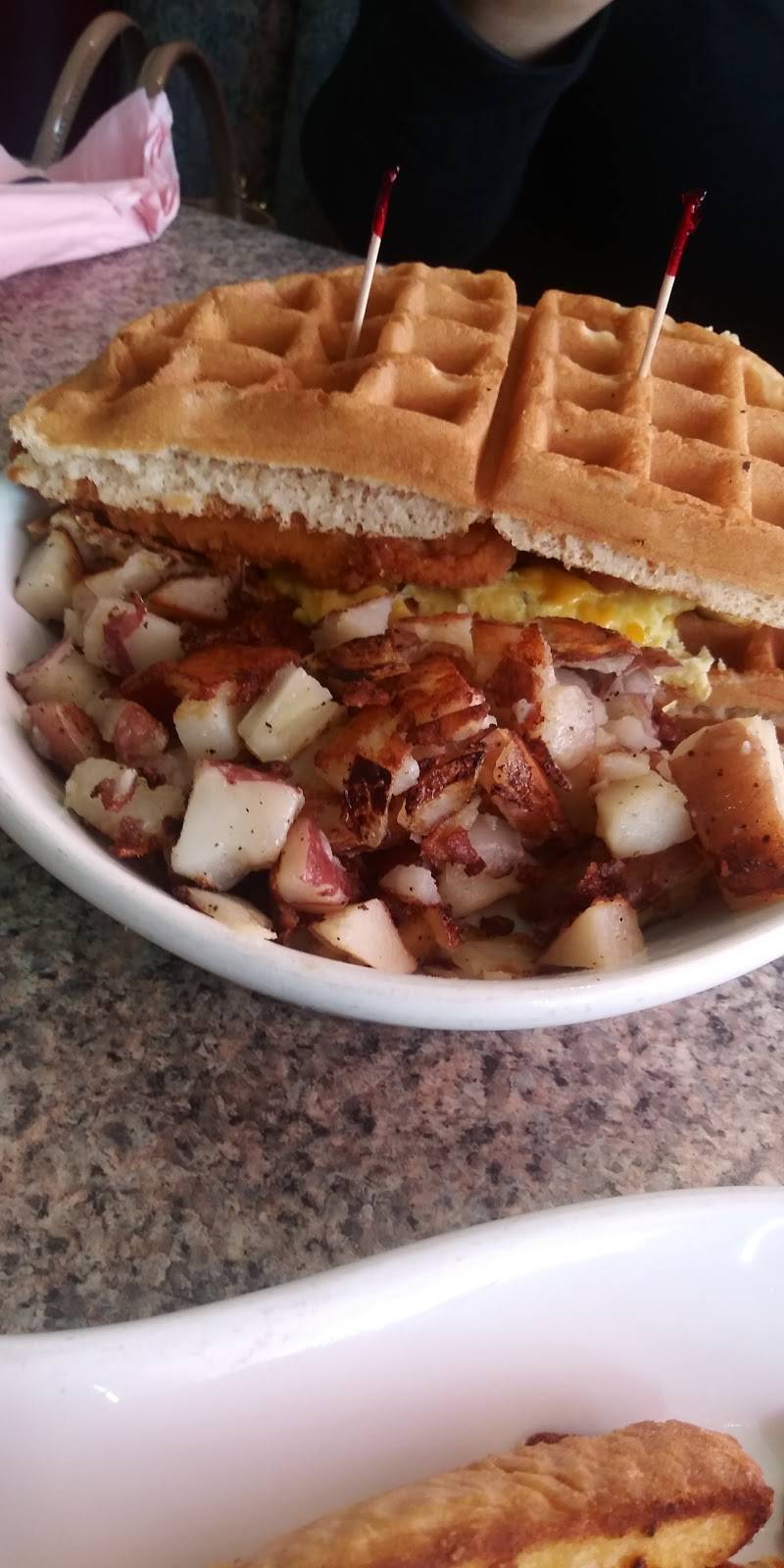 Country Waffles | restaurant | 1101 Country Club Dr, Madera, CA 93638, USA | 5596640486 OR +1 559-664-0486