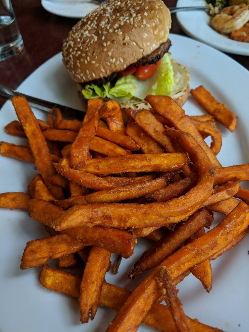 The Coconut On T | restaurant | 1110 T St, Sacramento, CA 95811, USA | 9168224665 OR +1 916-822-4665