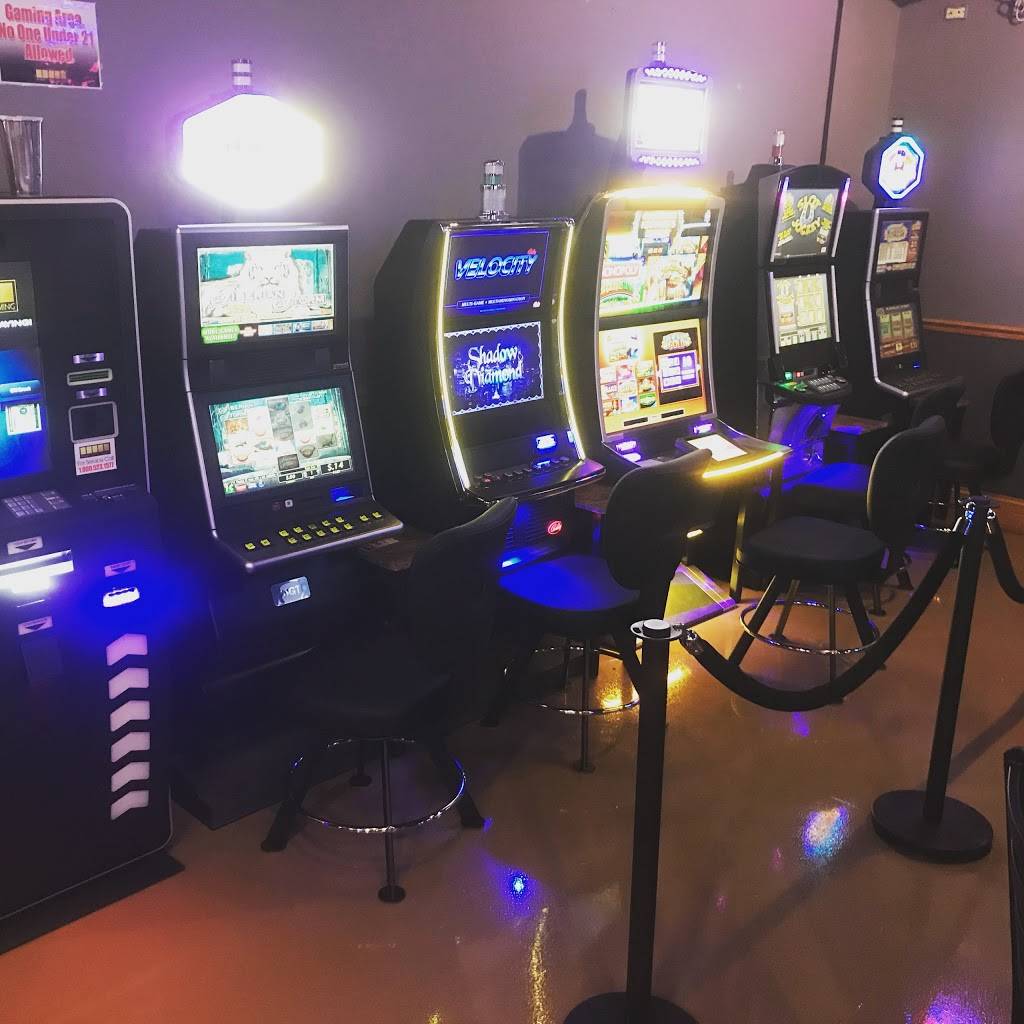 Chunky Dog Bar & Grill | restaurant | 1959 Huntley Rd, Dundee Township, IL 60118, USA | 2246999986 OR +1 224-699-9986