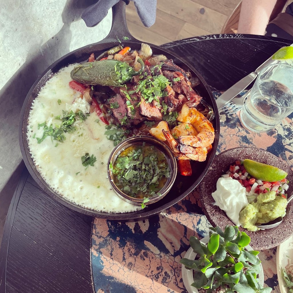 La Piscina Ceviches & Fajitas | restaurant | 600 W 2nd St 5th Floor, Austin, TX 78701, USA | 5126281415 OR +1 512-628-1415