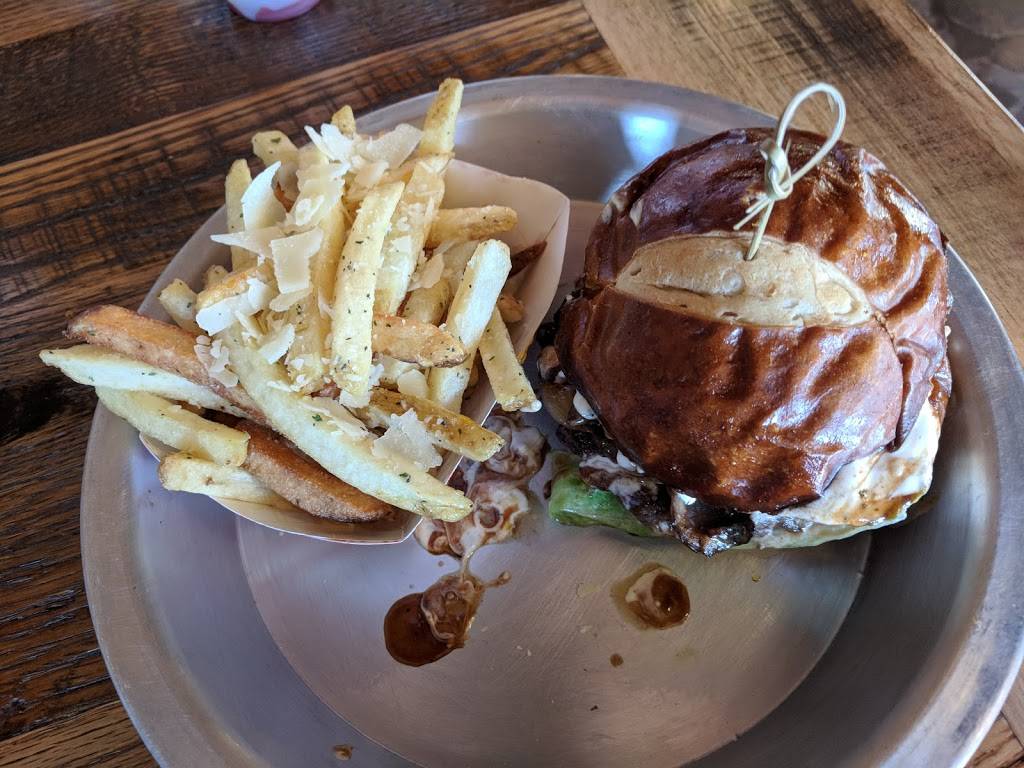 Caveman Burgers | restaurant | 430 E Bell Rd #103, Phoenix, AZ 85022, USA | 6023587130 OR +1 602-358-7130