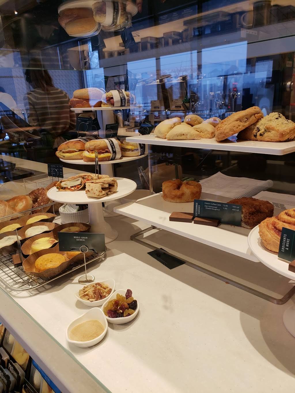 Starbucks | cafe | 3232 Middle Rd, Bettendorf, IA 52722, USA | 5633402452 OR +1 563-340-2452