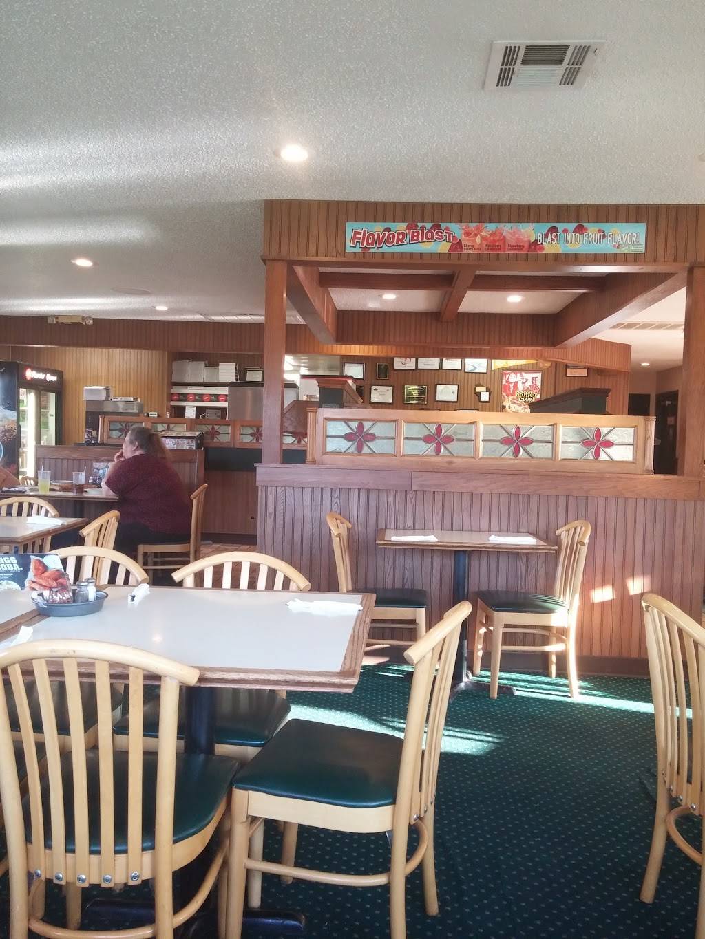 Pizza Hut | meal takeaway | 801 E Spruce St, Abbotsford, WI 54405, USA | 7152234045 OR +1 715-223-4045