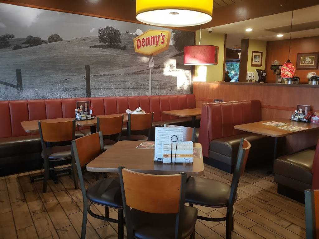 Dennys | restaurant | 3120 N Blackstone Ave, Fresno, CA 93703, USA | 5592277151 OR +1 559-227-7151