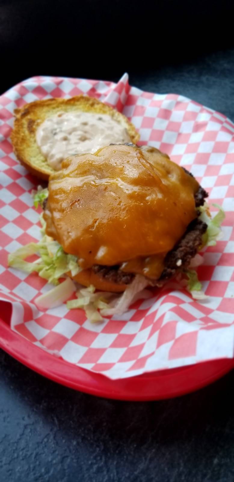 Simons Prime Hamburgers | restaurant | 3580 Tecumseh Rd E, Windsor, ON N8W 1H6, Canada | 5199151397 OR +1 519-915-1397