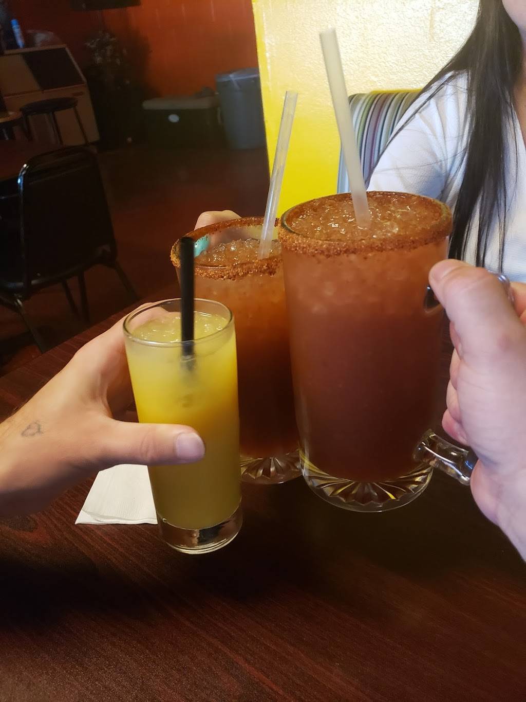 Gorditas las 5 Estrellas | restaurant | 1550 S Federal Blvd suite n, Denver, CO 80219, USA | 7206386184 OR +1 720-638-6184