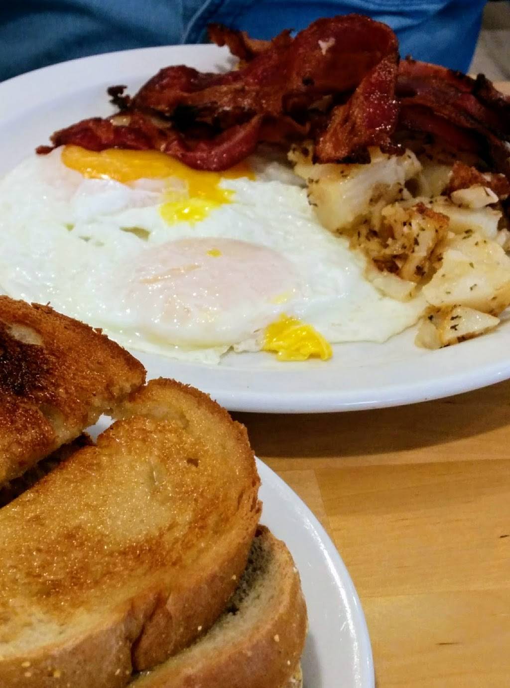 FAI-Mama’s Kitchen | restaurant | 26 Main St W, Grimsby, ON L3M 1R4, Canada | 9059453244 OR +1 905-945-3244