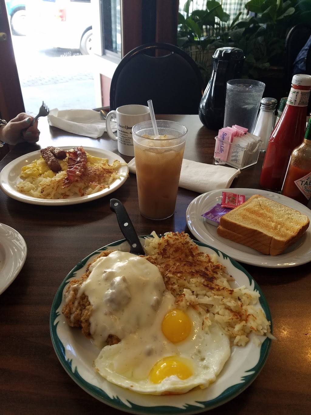 Dees Place | restaurant | 138 N Ridgewood Dr, Sebring, FL 33870, USA | 8634712228 OR +1 863-471-2228