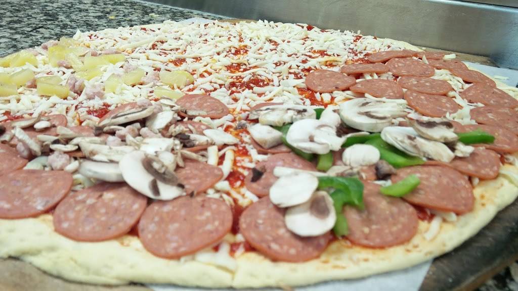 Pizza Pizza | meal delivery | 2539 Parkedale Ave, Brockville, ON K6V 3H2, Canada | 6133451111 OR +1 613-345-1111