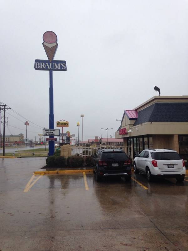 Braums Ice Cream & Burger Restaurant | restaurant | 4374 W Sunset Ave, Springdale, AR 72762, USA | 4797510305 OR +1 479-751-0305