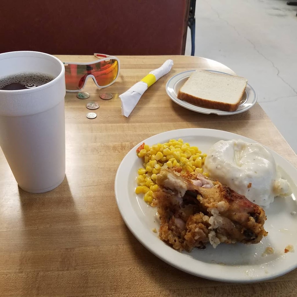 Moms Bar & Grill | restaurant | 420 Lincoln Ave, Seward, KS 67576, USA | 6204583554 OR +1 620-458-3554