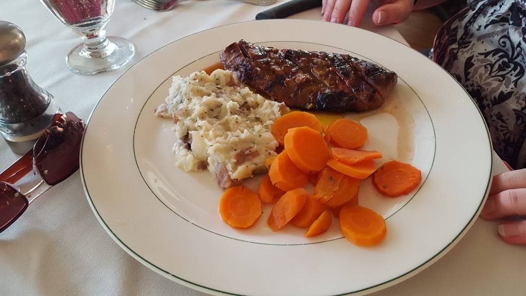 Pasquaney Restaurant & Wild Hare Tavern | restaurant | 1030 Mayhew Turnpike, Bristol, NH 03222, USA | 6037449111 OR +1 603-744-9111