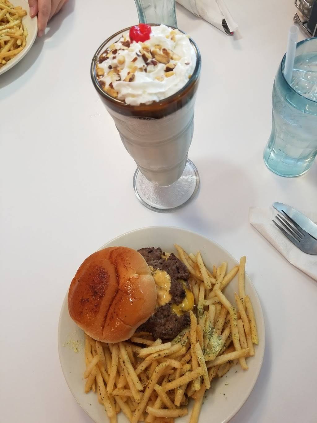 Steak n Shake | restaurant | 3316 Center Rd, Brunswick, OH 44212, USA | 3305580308 OR +1 330-558-0308