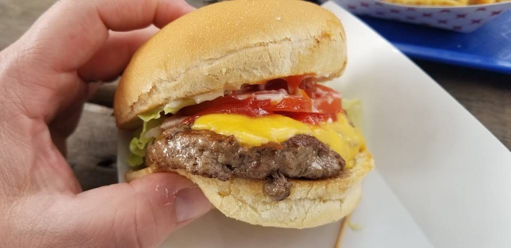 Skinnys Place | restaurant | 3901 Gulf Dr, Holmes Beach, FL 34217, USA | 9417787769 OR +1 941-778-7769