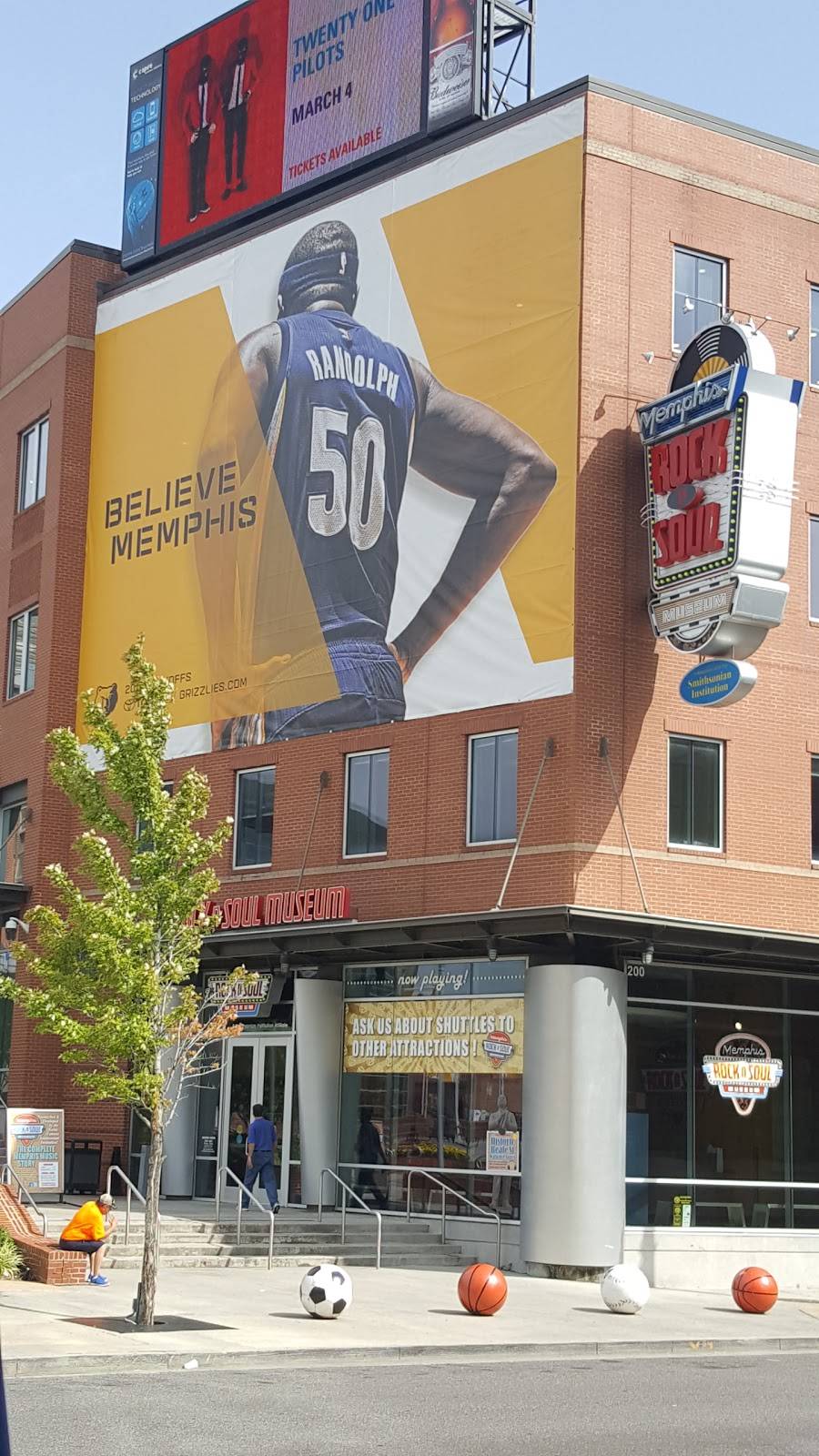 Bleu Restaurant & Lounge | night club | 221 S B.B. King Blvd, Memphis, TN 38103, USA | 9013345950 OR +1 901-334-5950