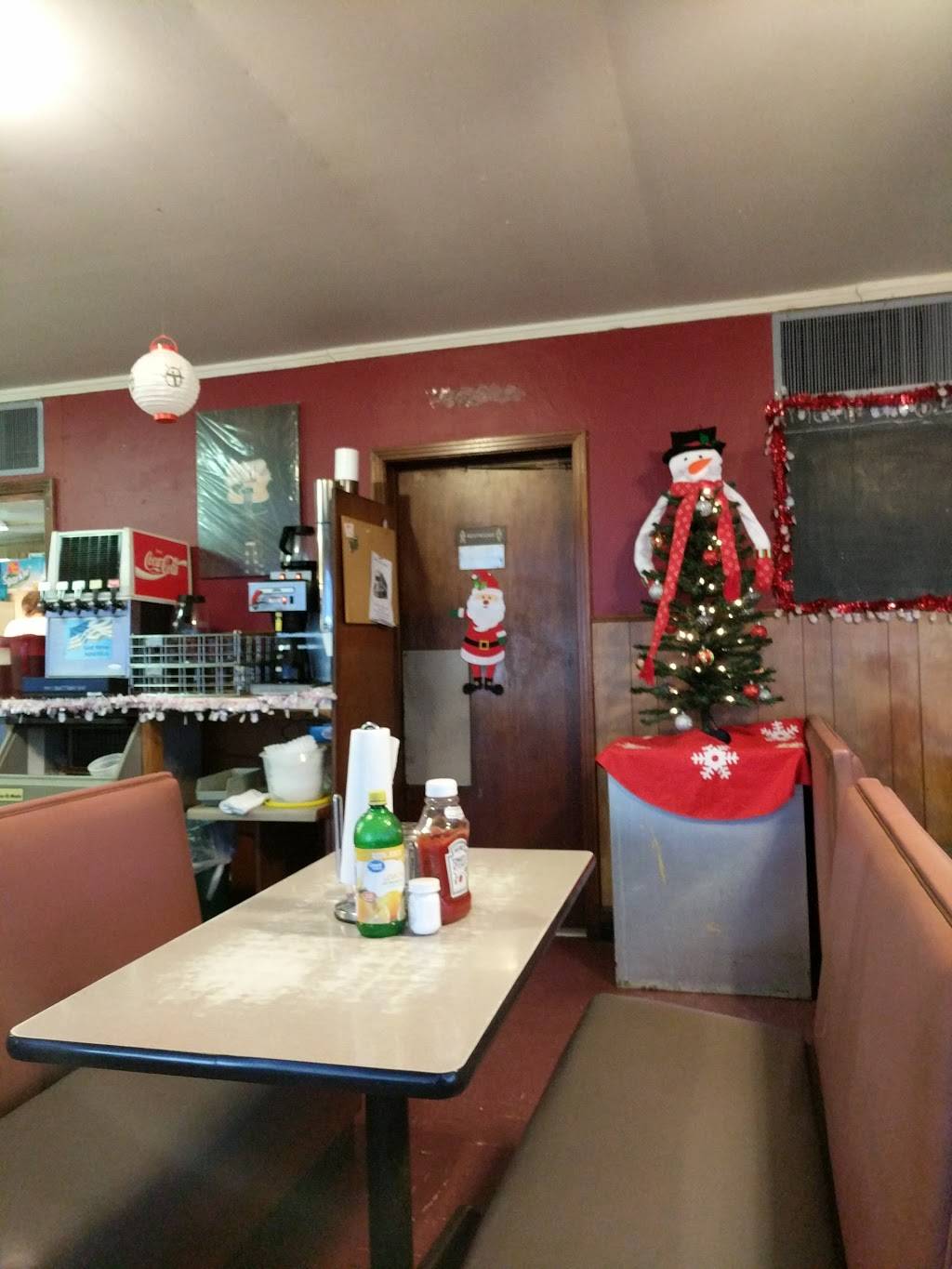 Four Winds Restaurant | restaurant | 1219 Sparta Pike, Lebanon, TN 37090, USA | 6154499909 OR +1 615-449-9909