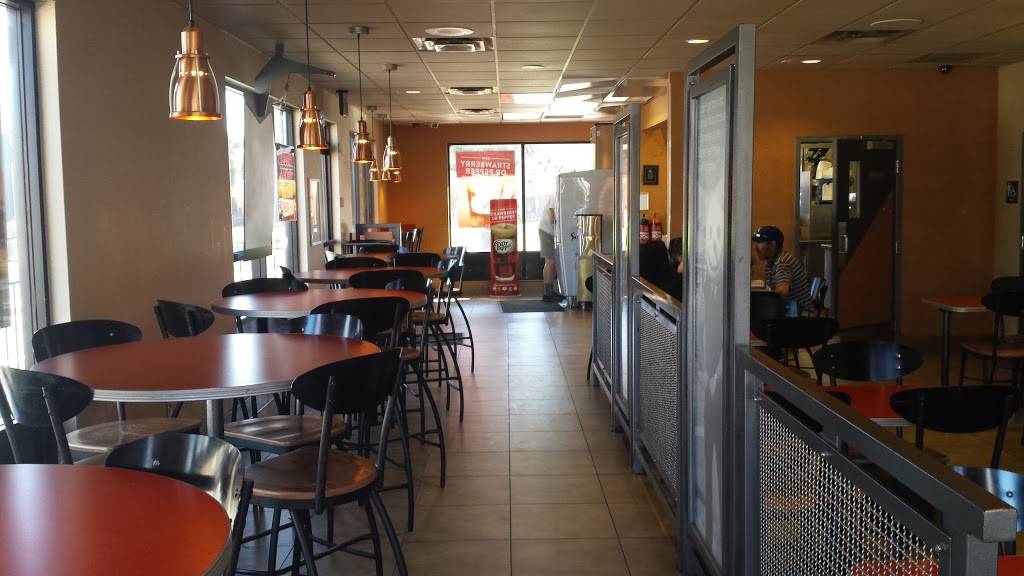 Jack in the Box | restaurant | 31769 The Old Rd, Castaic, CA 91384, USA | 6612571889 OR +1 661-257-1889