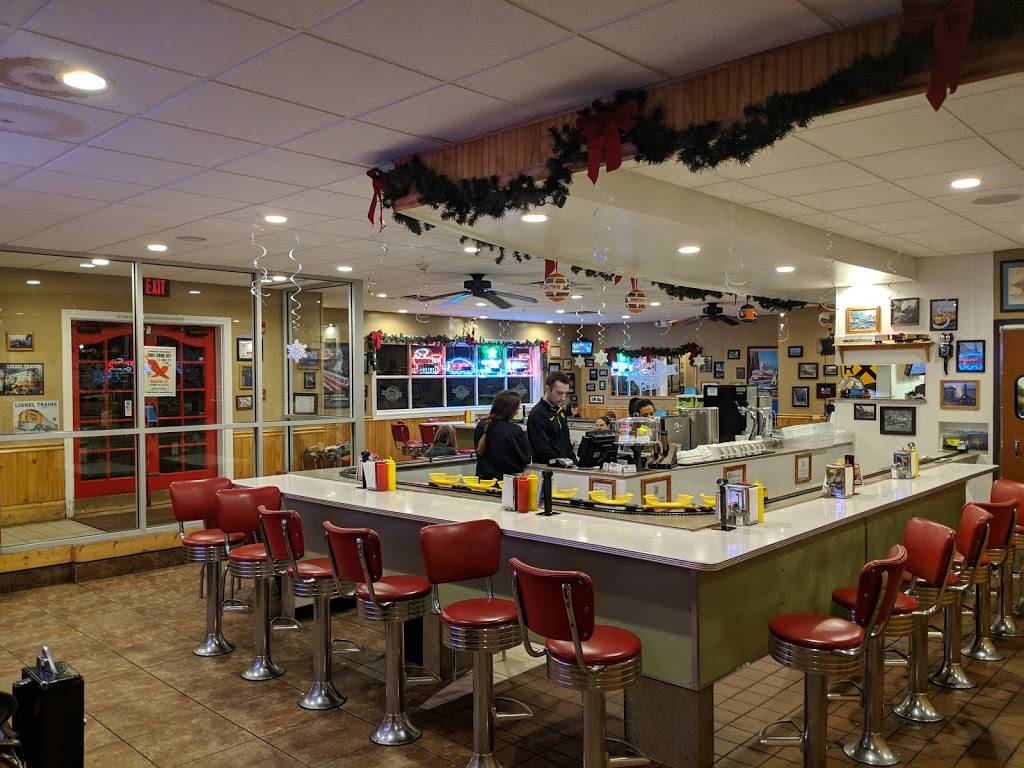 2Toots Train Whistle Grill | restaurant | 450 N Main St, Glen Ellyn, IL 60137, USA | 6308584300 OR +1 630-858-4300