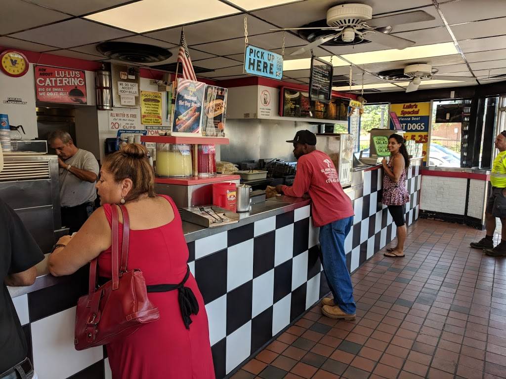 Lulus Hot Dogs | restaurant | 1000 S Leavitt St, Chicago, IL 60612, USA | 3122433444 OR +1 312-243-3444