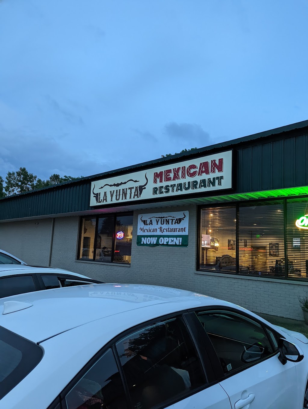 La Yunta Mexican Restaurant | restaurant | 7799 IN-66 Ste 102B, Newburgh, IN 47630, USA | 8125183297 OR +1 812-518-3297