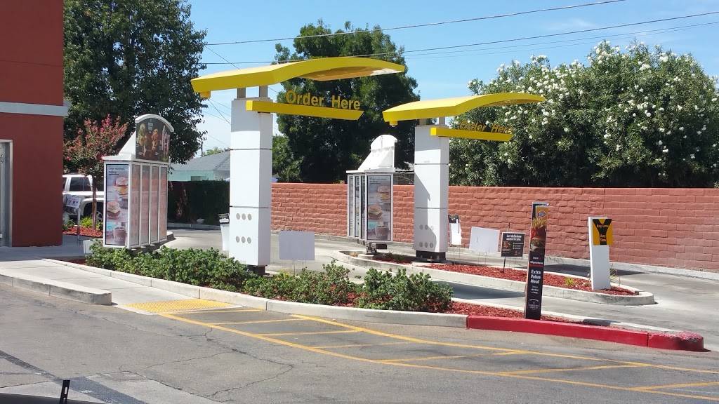 McDonalds | cafe | 417 W Shaw Ave, Clovis, CA 93612, USA | 5592994374 OR +1 559-299-4374