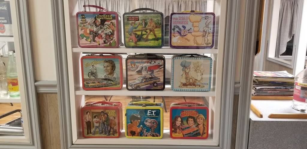 Johnnys Drive Inn | restaurant | 502 1st St, Gueydan, LA 70542, USA | 3375366251 OR +1 337-536-6251