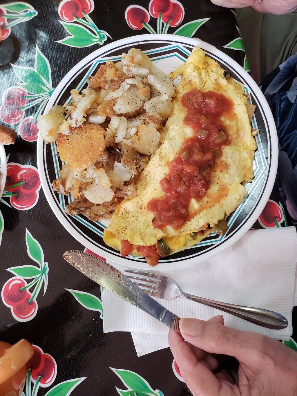 Stellas Cafe of Plymouth | restaurant | 120 E Water St, Plymouth, NC 27962, USA | 2527911020 OR +1 252-791-1020