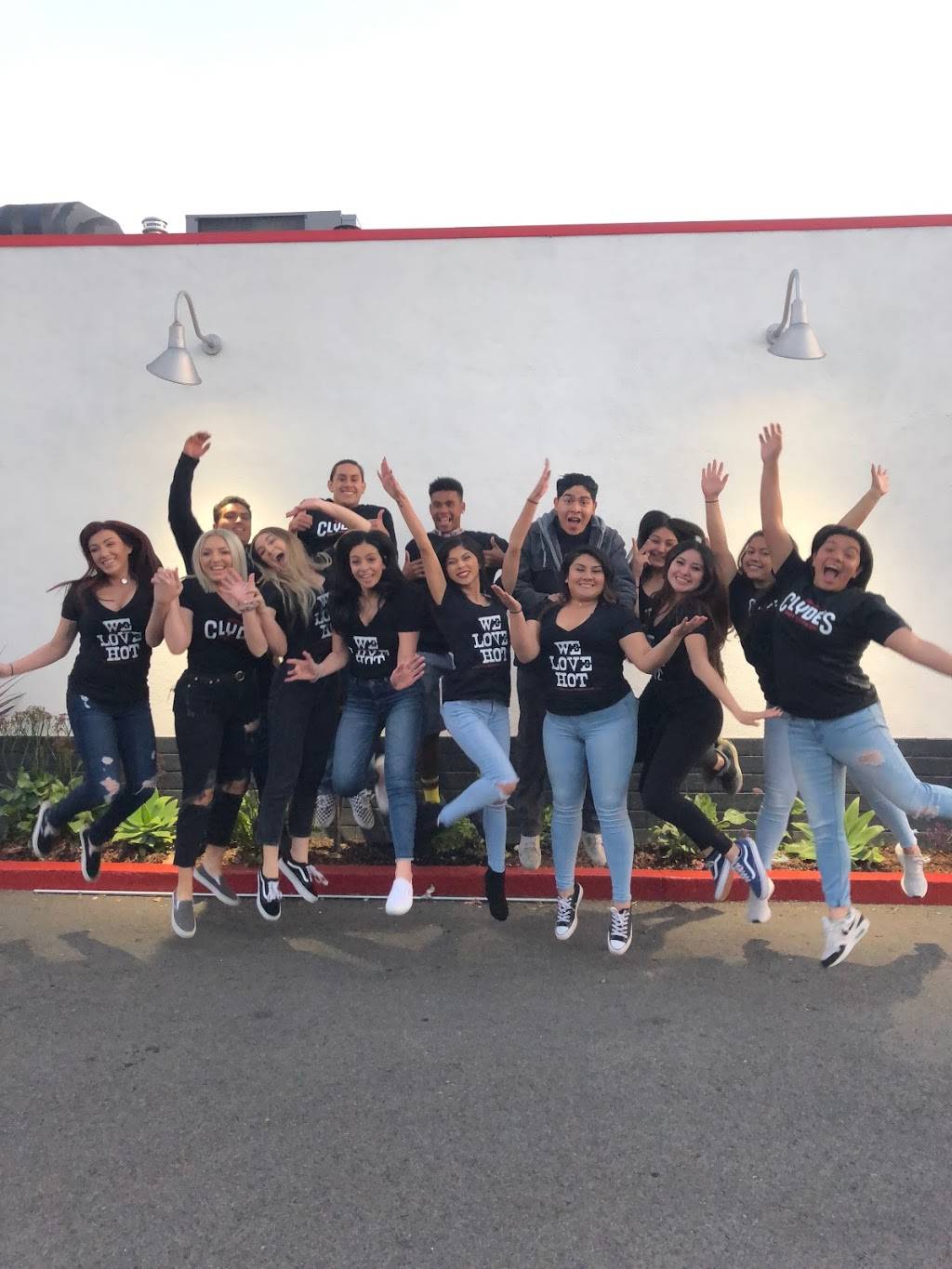 Clydes Hot Chicken | restaurant | 513 N Harbor Blvd, Fullerton, CA 92832, USA | 7145193707 OR +1 714-519-3707