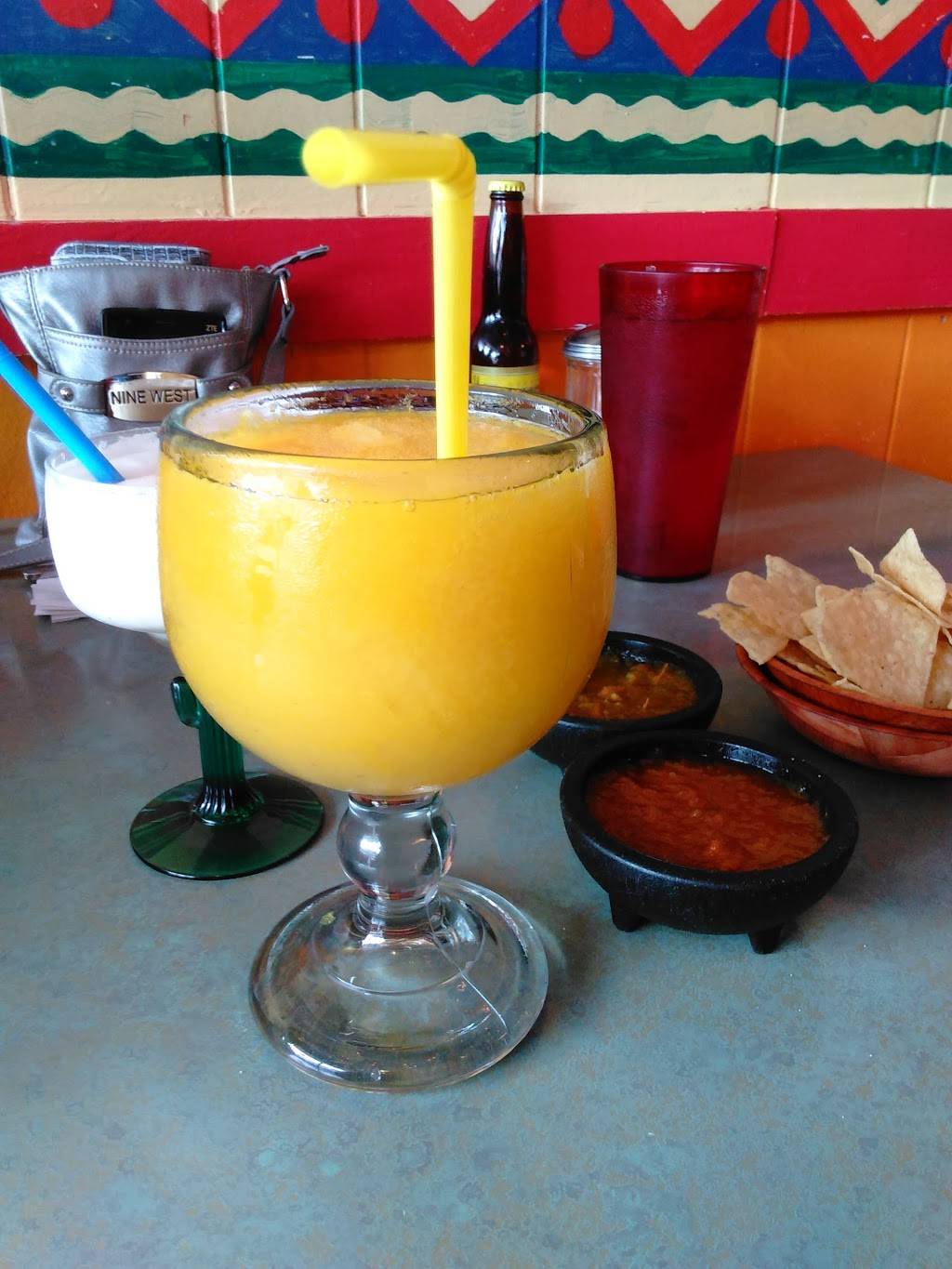 Gonzalez | restaurant | 367 W Jefferson Blvd, Dallas, TX 75208, USA | 2149465333 OR +1 214-946-5333