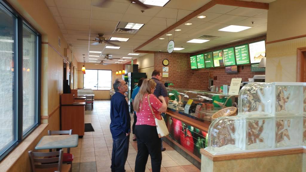 Subway | restaurant | 1848 E Sherman Blvd, Muskegon, MI 49444, USA | 2317370400 OR +1 231-737-0400