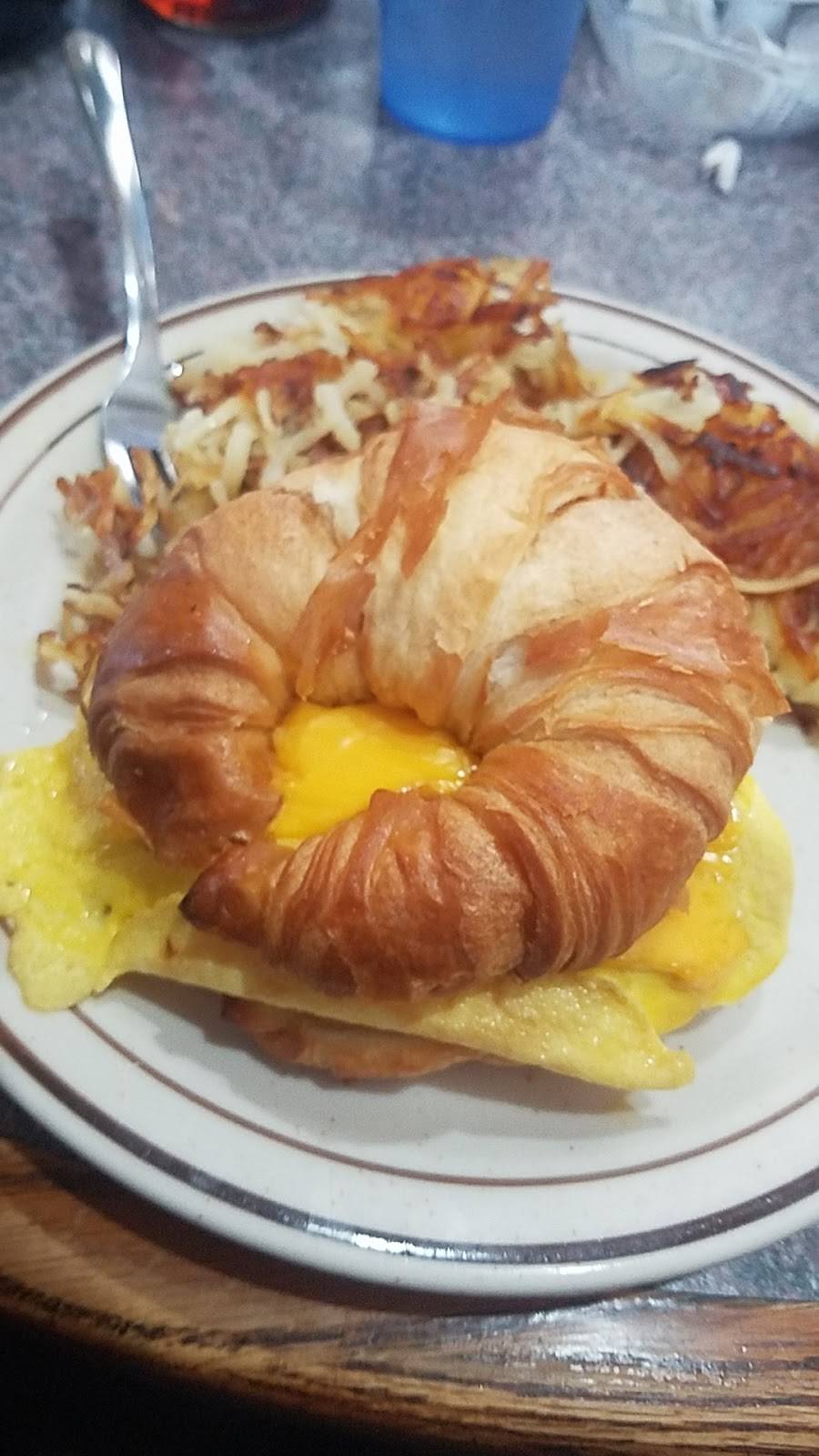 Roosters Restaurant | restaurant | 1521 Yout St, Racine, WI 53404, USA | 2626388383 OR +1 262-638-8383