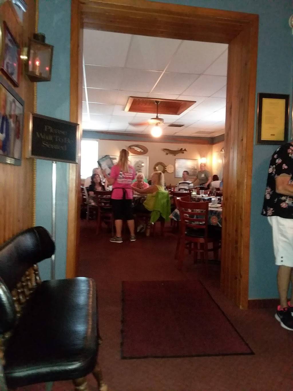 Hil-Mak Seafood Restaurant | restaurant | 449 Lake Ave, Ashtabula, OH 44004, USA | 4409643222 OR +1 440-964-3222