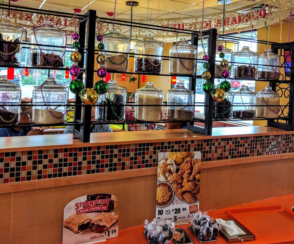 Popeyes Louisiana Kitchen | restaurant | 18150 Blanco Rd, San Antonio, TX 78232, USA | 2107640763 OR +1 210-764-0763