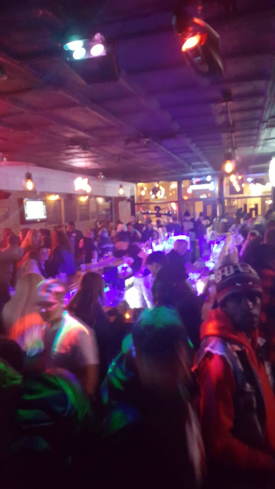 Hub On Main | night club | 253 Main St, Dubuque, IA 52001, USA | 5635833480 OR +1 563-583-3480