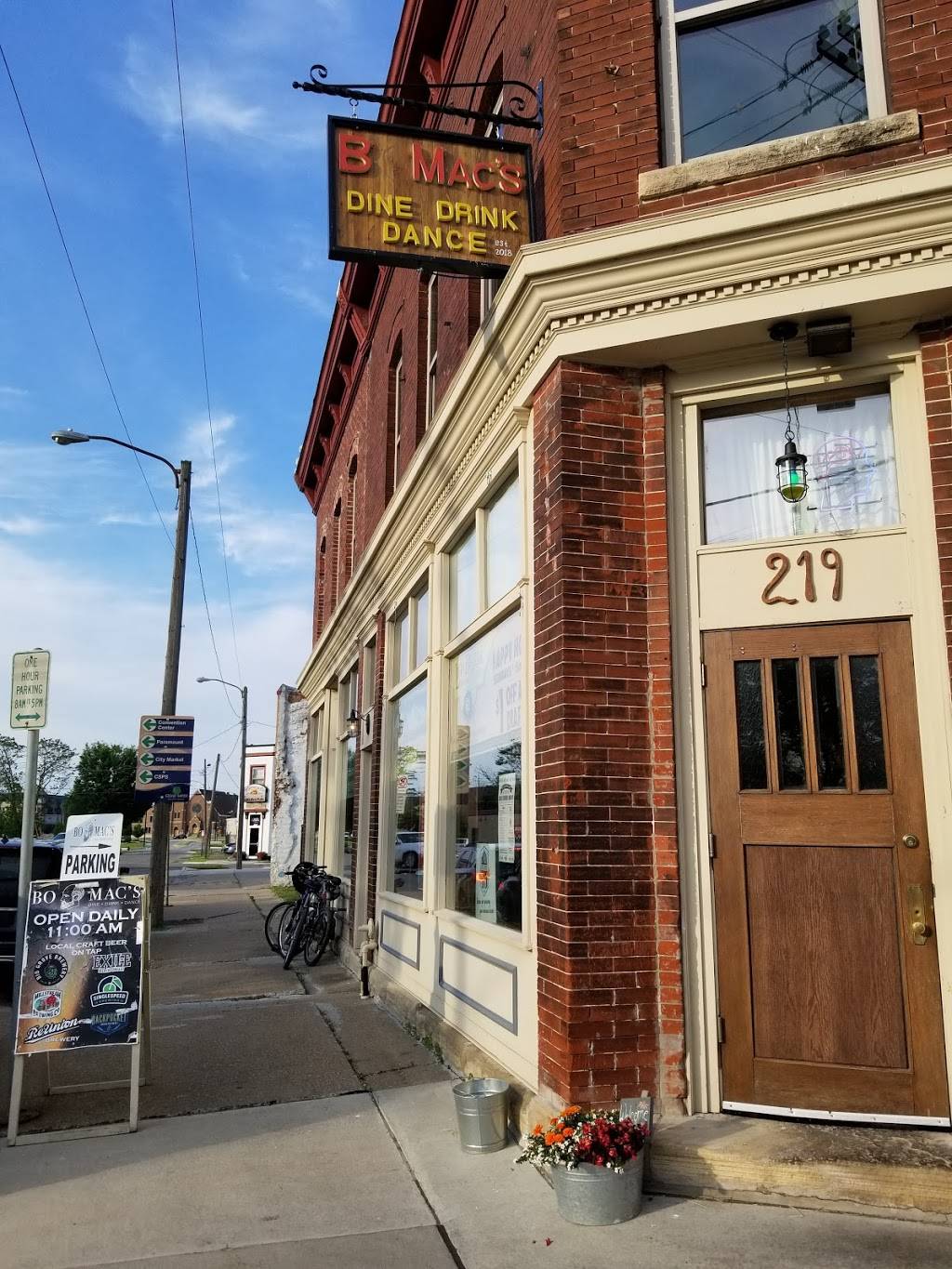 Bo Macs | restaurant | 219 16th Ave SE, Cedar Rapids, IA 52401, USA | 3198263154 OR +1 319-826-3154