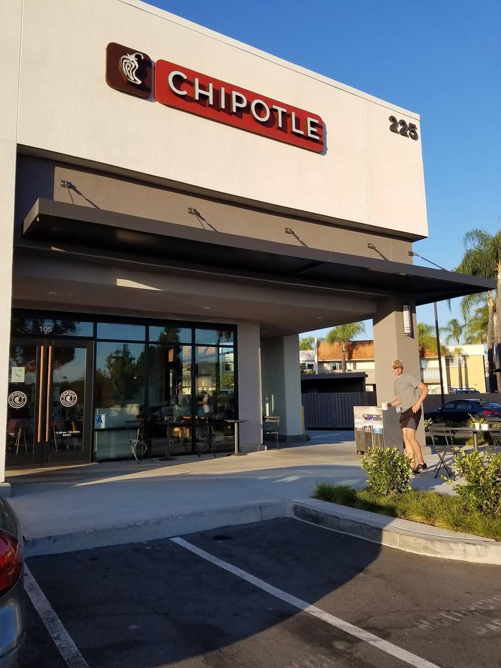 Chipotle Mexican Grill | restaurant | 225 Jamacha Road, El Cajon, CA 92019, USA | 6199382391 OR +1 619-938-2391