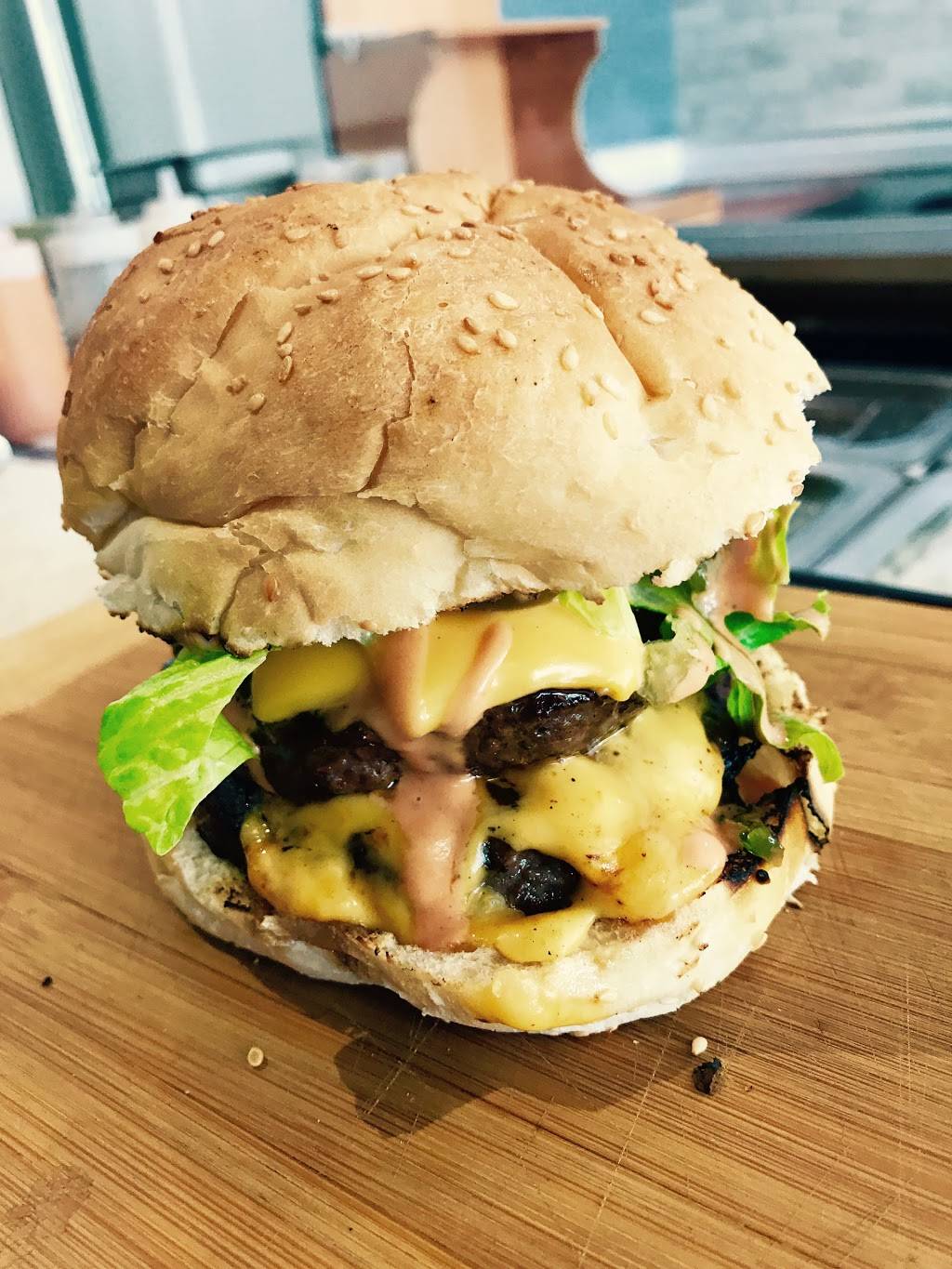 Grill Genius | restaurant | 2221 Wyandotte St W, Windsor, ON N9B 1K3, Canada | 5192533777 OR +1 519-253-3777