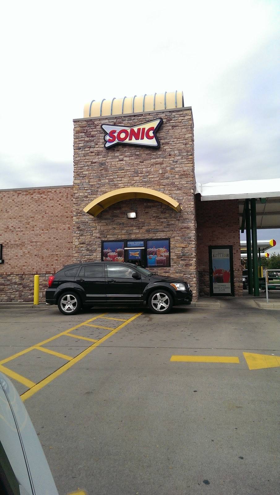 Sonic Drive-In | restaurant | 150 S Creasy Ln, Lafayette, IN 47901, USA | 7654477700 OR +1 765-447-7700