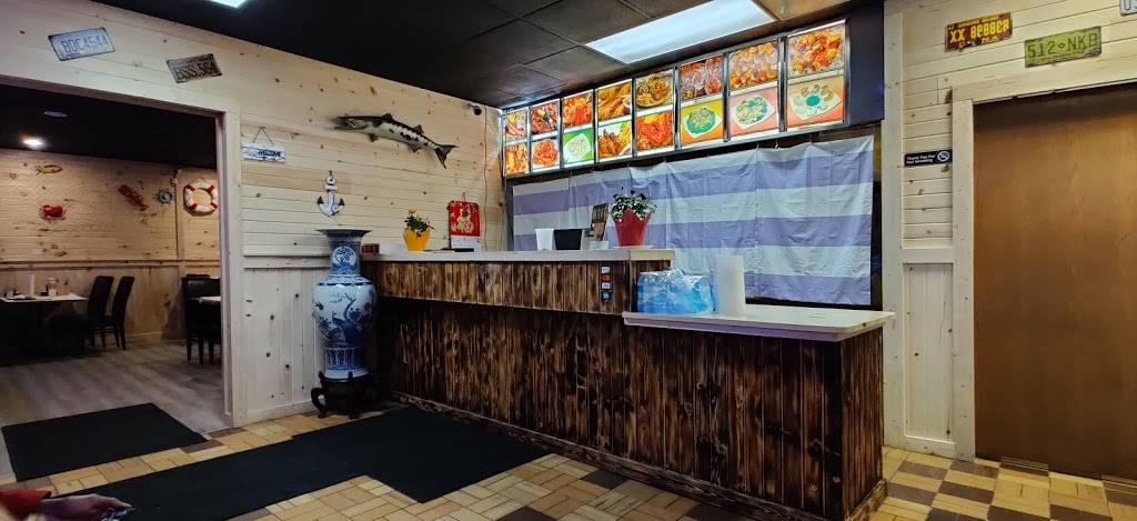 crazy crab | restaurant | 3700 S Waverly Rd, Lansing, MI 48911, USA | 5178873888 OR +1 517-887-3888