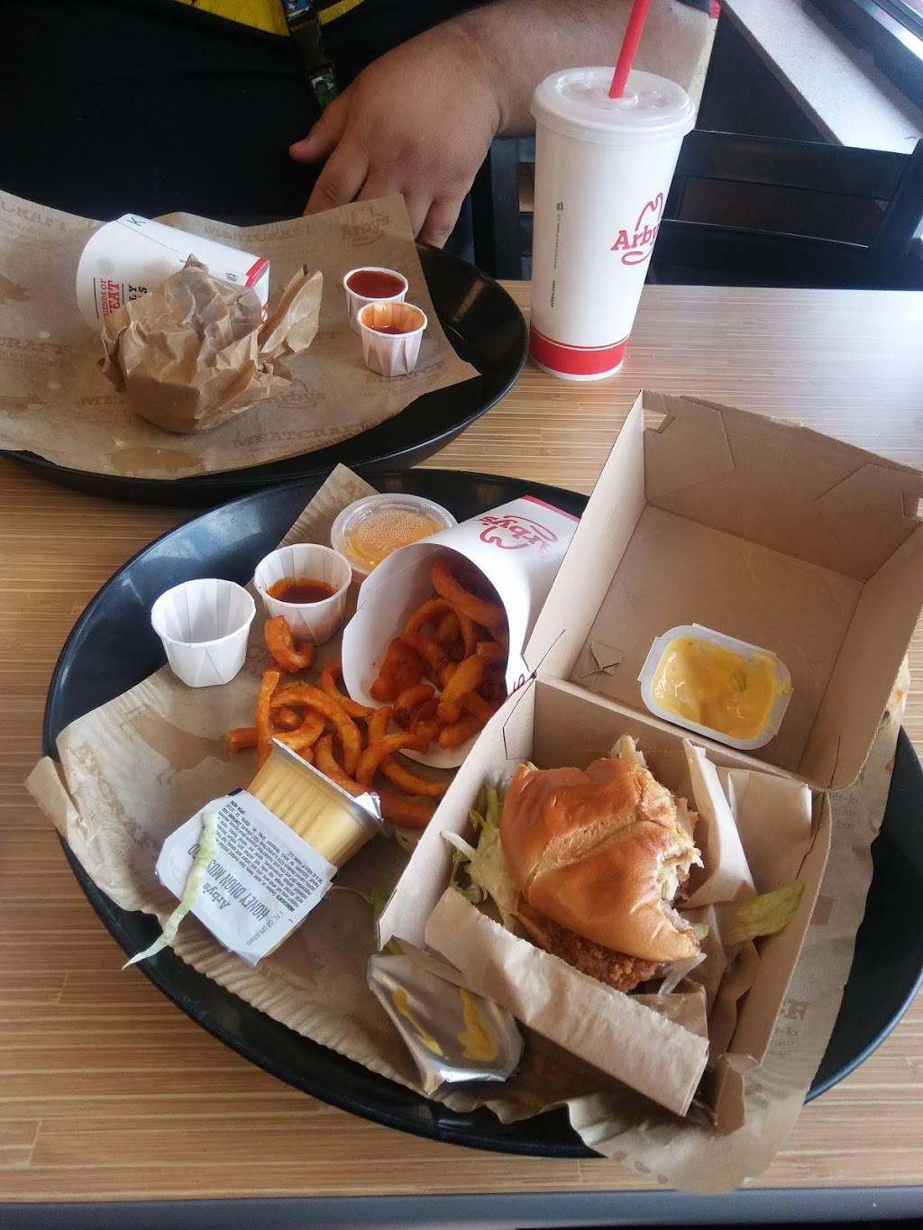 Arbys | restaurant | 5445 Northfield Rd, Bedford Heights, OH 44146, USA | 2165876658 OR +1 216-587-6658