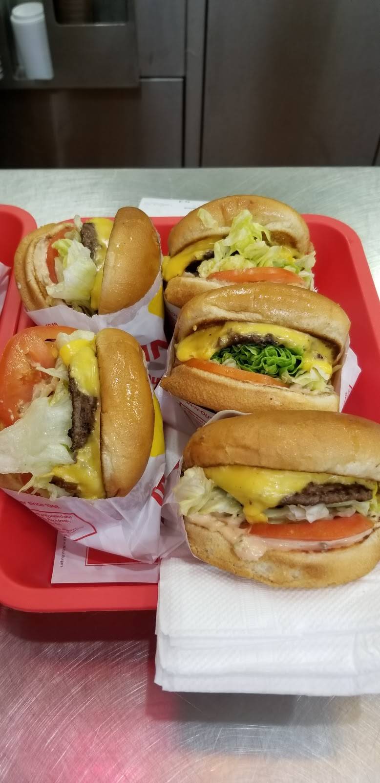 In-N-Out Burger | restaurant | 825 W Chapman Ave, Placentia, CA 92870, USA | 8007861000 OR +1 800-786-1000