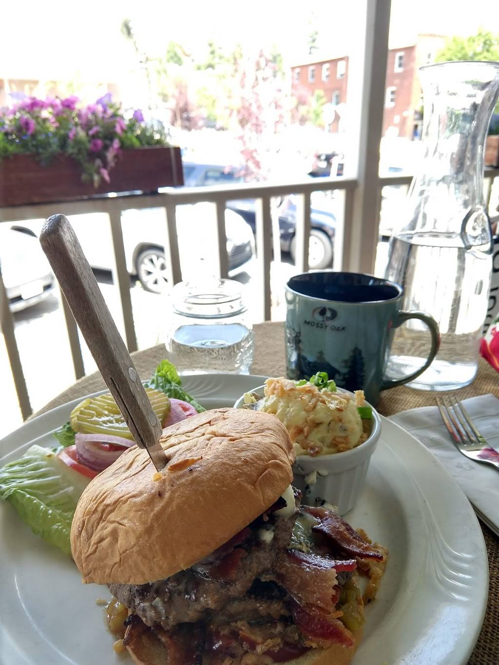 Martys Cafe | cafe | 10115 Donner Pass Rd, Truckee, CA 96161, USA | 5305508208 OR +1 530-550-8208