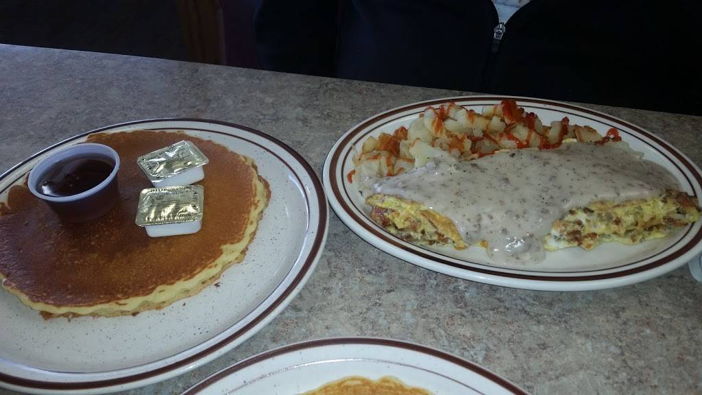 Red Apple Cafe | restaurant | 605 E Glenbrook Dr, Pulaski, WI 54162, USA | 9208224600 OR +1 920-822-4600