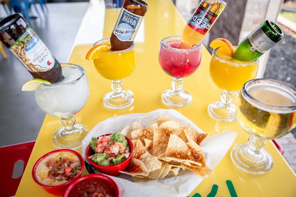 Fuzzys Taco Shop | restaurant | 205 E Nifong Blvd Suite 200, Columbia, MO 65203, USA | 5738182233 OR +1 573-818-2233