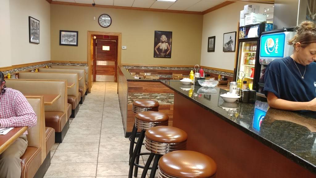 Zeffs Coney Island in Eastern Market | restaurant | 2469 Russell St, Detroit, MI 48207, USA | 3132594705 OR +1 313-259-4705