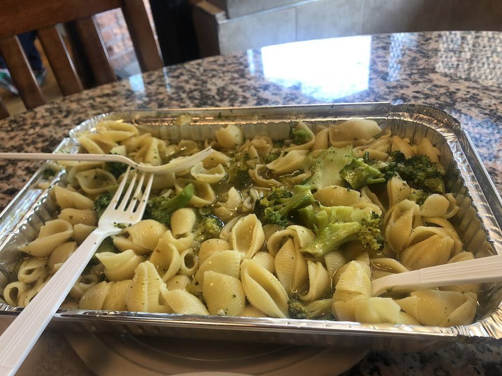 Damenzos Pizza | restaurant | 2324 W Taylor St, Chicago, IL 60612, USA | 3124211142 OR +1 312-421-1142